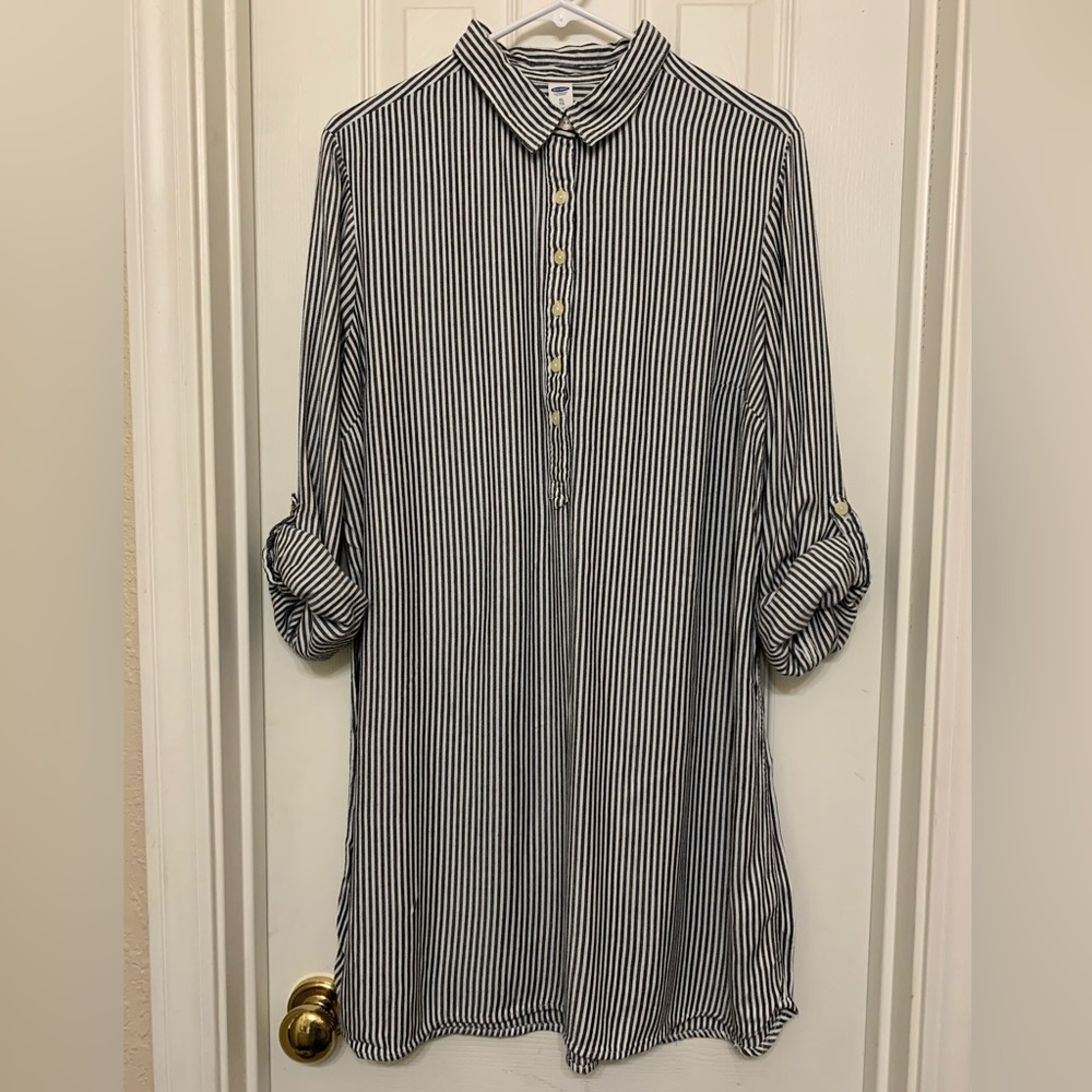 Old Navy Gray and White Long Sleeve Polo Collar Shirt Dress
